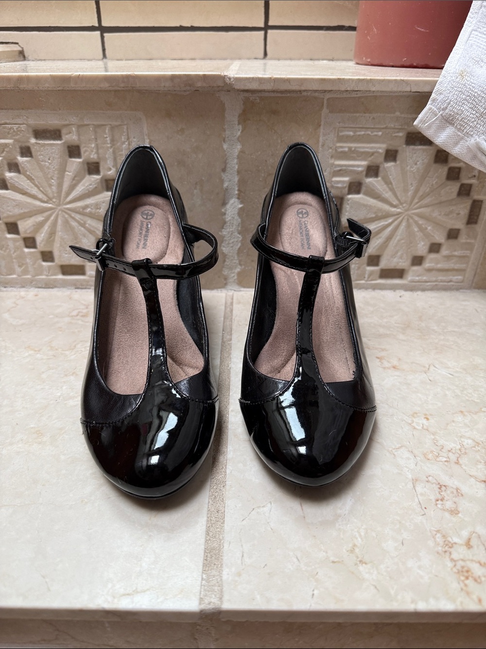Gianni Bini Black Patent T-Strap Dress Flats